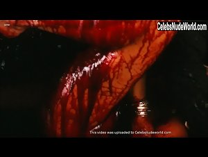 Nara Sakare in Encarnacao do Demonio (2008) 16