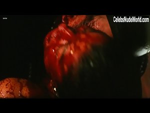 Nara Sakare in Encarnacao do Demonio (2008) 18