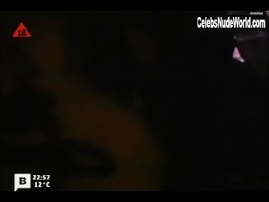 Nuria Hosta in La rossa del bar (1986) 12