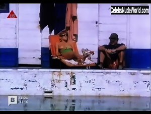 Nuria Hosta in La rossa del bar (1986) 18