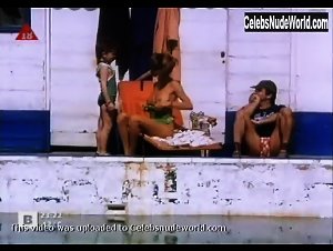 Nuria Hosta in La rossa del bar (1986) 20
