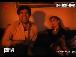 Nuria Hosta in La rossa del bar (1986) 9