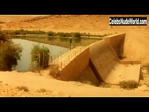 Neta Garty in Sof Ha'Olam Smola (2004) 1
