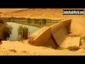 Neta Garty in Sof Ha'Olam Smola (2004) 2
