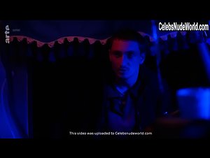 Nina Lombardo in Pendant que les champs brulent (2018) 13