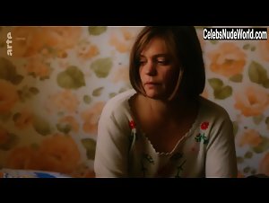 Nina Lombardo in Pendant que les champs brulent (2018) 18