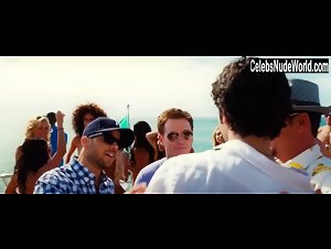Noa Lindberg in Entourage - The Movie (2015) 14