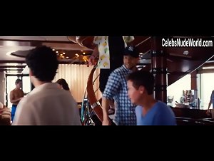 Noa Lindberg in Entourage - The Movie (2015) 18