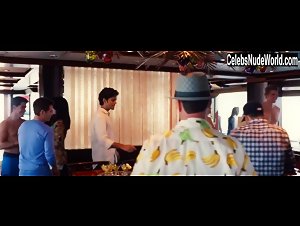 Noa Lindberg in Entourage - The Movie (2015) 19