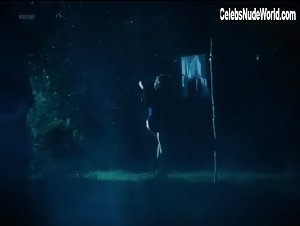 Oksana Korostyshevskaya in Tikhie omuty (2000) 17