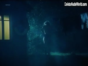 Oksana Korostyshevskaya in Tikhie omuty (2000) 19