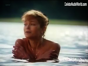 Oksana Korostyshevskaya in Tikhie omuty (2000) 9