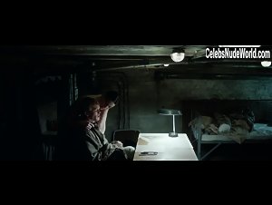 Oona von Maydell in Der Bunker (2015) 16