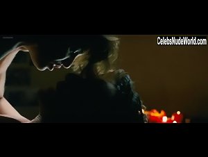 Paola Cortellesi in Maschi contro femmine (2010) 17