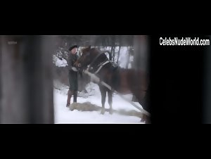 Paula Vesala in Tuntematon sotilas (2017) 4