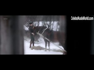 Paula Vesala in Tuntematon sotilas (2017) 6