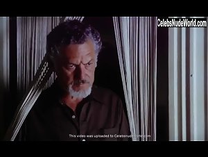 Perla Vonasek in La muchacha de las bragas de oro (1980) 11