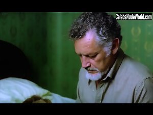 Perla Vonasek in La muchacha de las bragas de oro (1980) 18