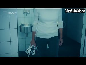 Rebeka Lizlerova in Dama a Kral (series) (2017) 1