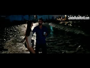 Rocio Munoz in Immaturi - Il viaggio (2012) 1