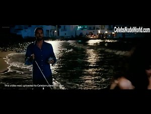 Rocio Munoz in Immaturi - Il viaggio (2012) 15