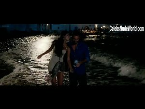 Rocio Munoz in Immaturi - Il viaggio (2012) 2