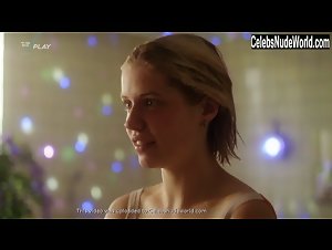 Ronja Mannov Olesen in Ondt i roven (series) (2019) 14