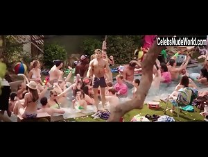 Rose Byrne Bikini , Hot scene in Neighbors (2014) 2