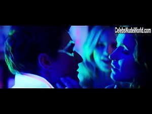 Rose Byrne Bikini , Hot scene in Neighbors (2014) 8