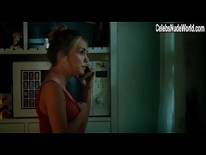Sarah Kristian in Victor et Celia (2019) 1