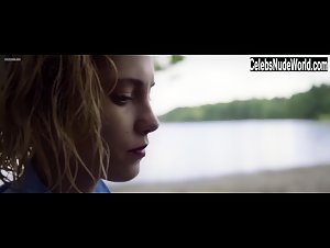 Sarah-Sofie Boussnina in Fasandraeberne (2014) 17