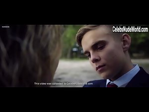Sarah-Sofie Boussnina in Fasandraeberne (2014) 18