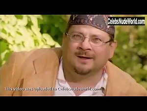 Sari Havas in Perakamaripojat (series) (2001) 16