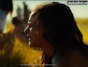 Sasha Lane in American Honey (2016) 9