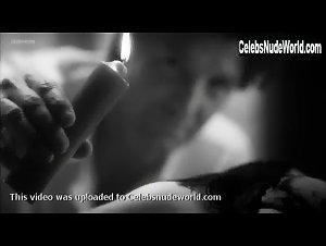Sheena Tchai in De Overgave (2014) 10