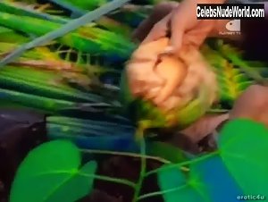 Shellani R. Taarud in Playboy: The Girls of Hawaiian Tropic, in Paradise (1995) 8