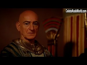 Sibylla Deen in Tut (series) (2015) 11