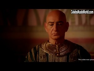 Sibylla Deen in Tut (series) (2015) 14