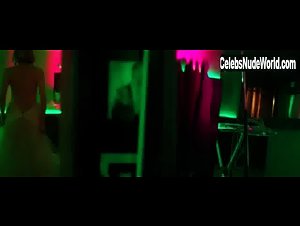 Sigrid Bouaziz in Chronique de la jungle (short) (2015) 11