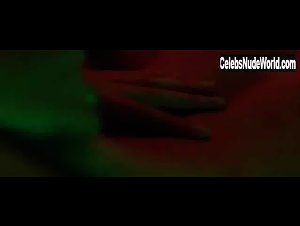 Sigrid Bouaziz in Chronique de la jungle (short) (2015) 13