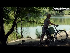 Sonja Gerhardt in Deutschland 83 (series) (2015) 4