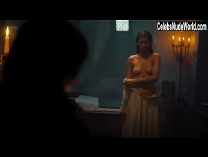 Sophie Strobele in Maximilian: Das Spiel von Macht und Liebe (series) (2016) 17