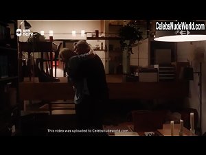Sophie van Winden in Ik Weet Wie Je Bent (series) (2018) 14