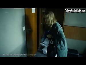 Stefanie Stappenbeck in Der 7. Tag (2017) 10