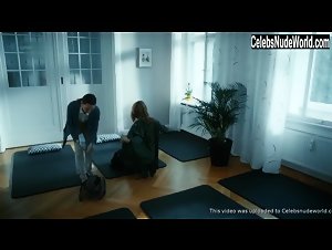 Stefanie Stappenbeck in Der 7. Tag (2017) 11