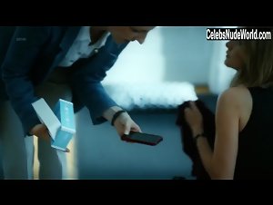 Stefanie Stappenbeck in Der 7. Tag (2017) 12