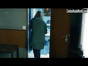 Stefanie Stappenbeck in Der 7. Tag (2017) 9