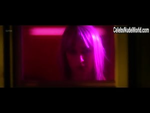 Stephani Burkhard in Die Holle (2017) 2