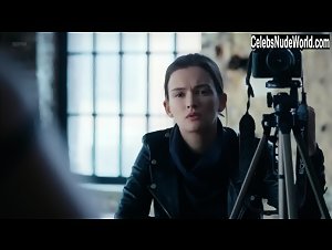 Svetlana Limper in Metod (series) (2015) 19