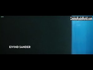 Synnove Macody Lund in Hodejegerne (2011) 5